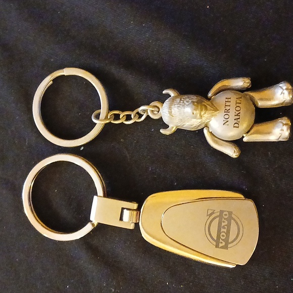 2 lots keychain $10 - Picture 1 of 3